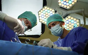 Dr. Seiller-Tarbuk – Operation im Krankenhaus Barmherzige Brüder Wien